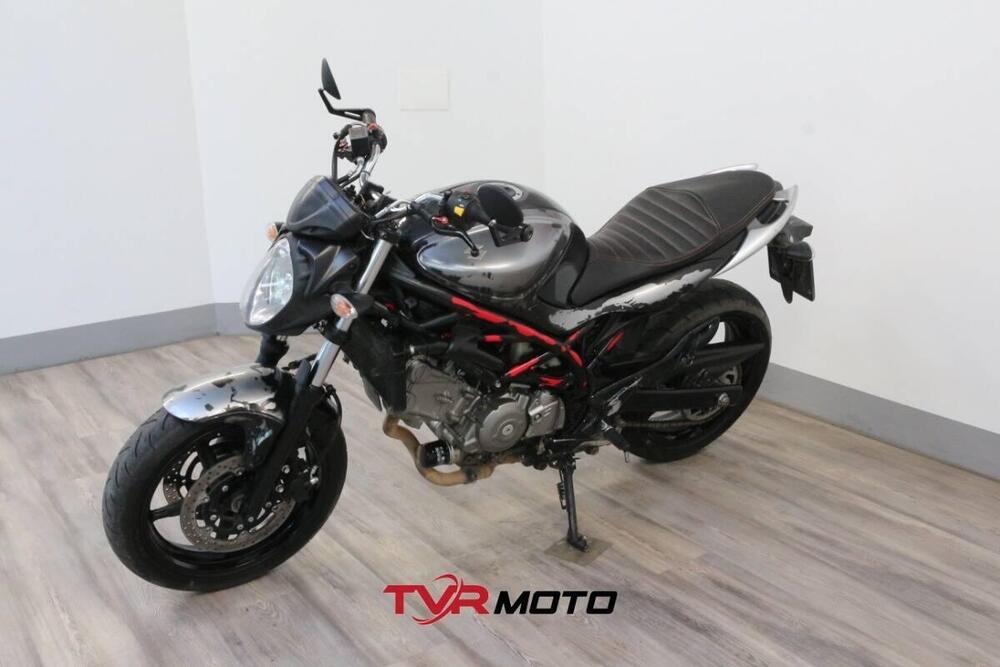 Suzuki Gladius 650 SFV (2009 - 15) (4)