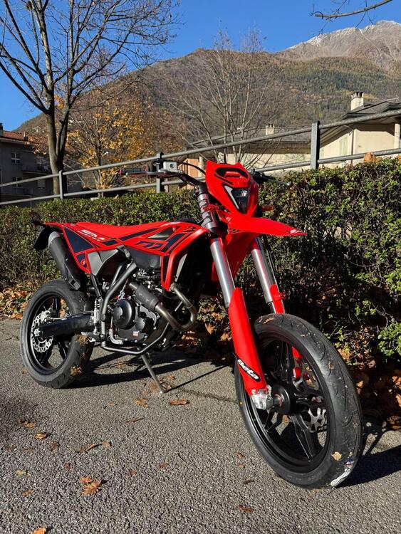 Betamotor RR 125 4T Motard T (2025) (2)
