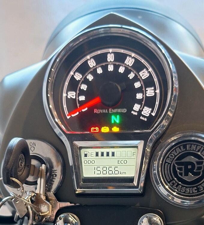 Royal Enfield Classic 350 (2021 - 25) (4)