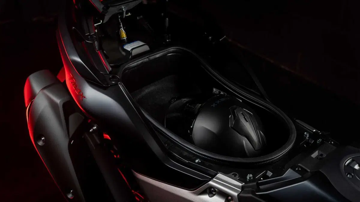 Yamaha T-Max 560 T-Max 560 25th Anniversary (2026) (11)