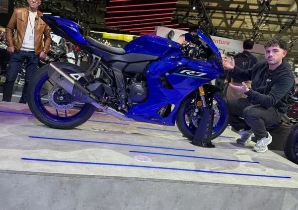 Yamaha R7: tutti gli aggiornamenti della nuova Supersport a EICMA 2025 [VIDEO]