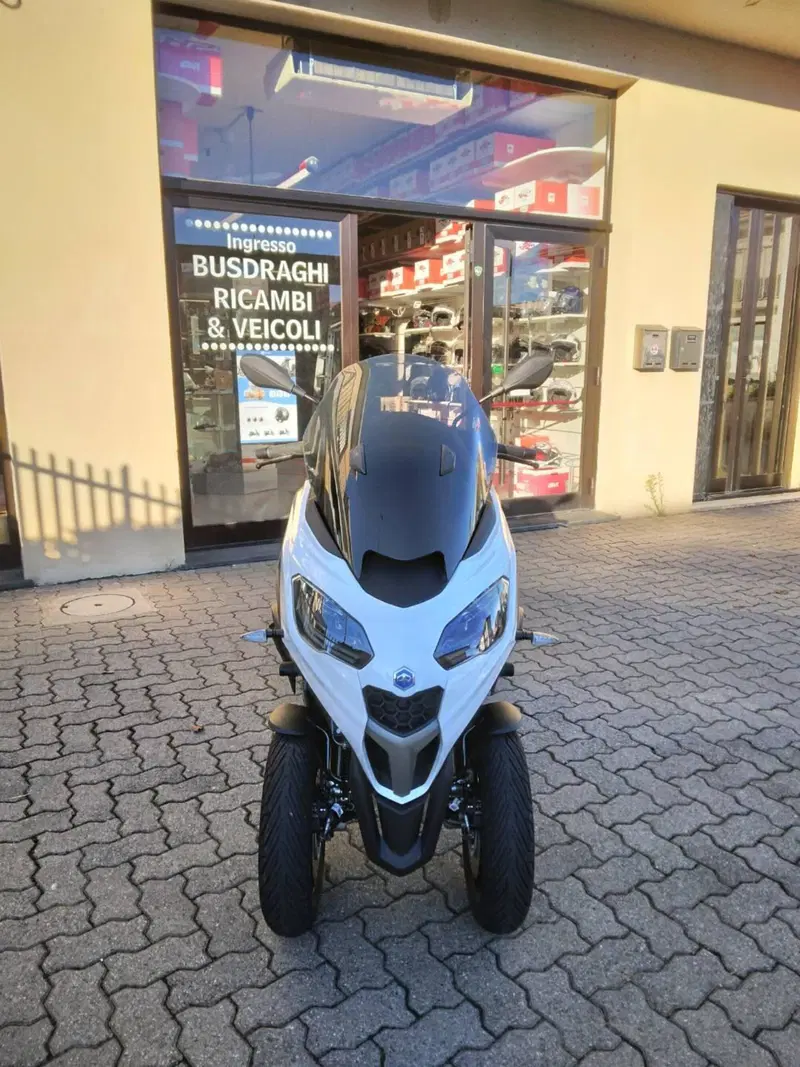 Piaggio MP3 310 (2025 - 26) (3)