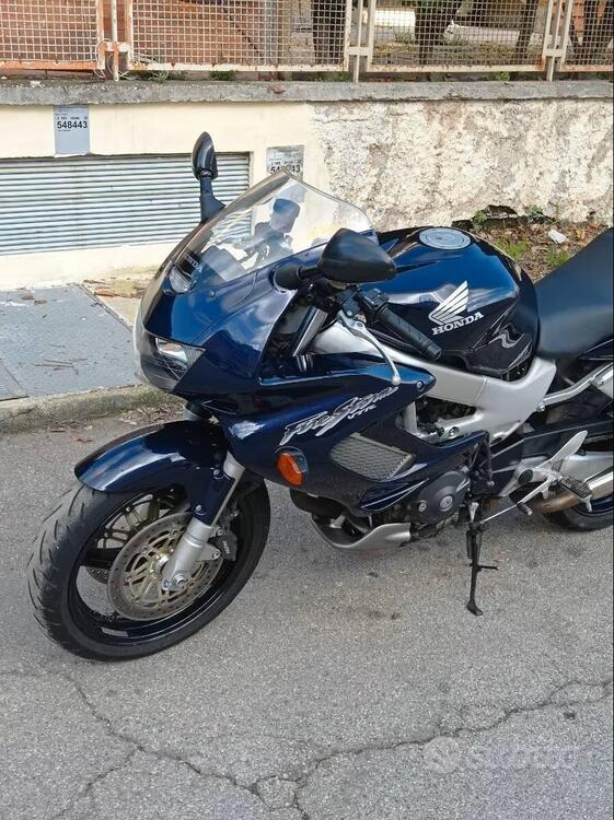 Honda VTR 1000 Firestorm (2)