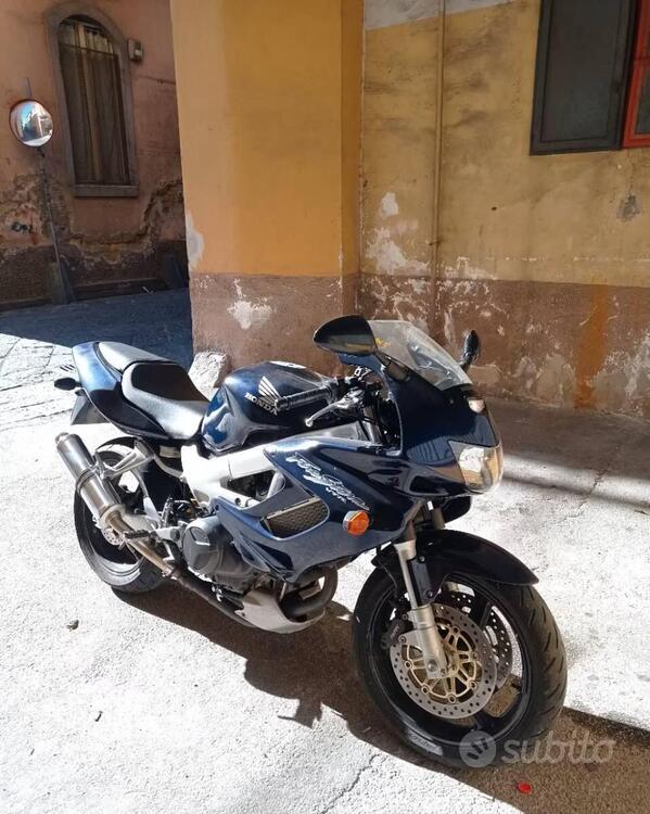 Honda VTR 1000 F Firestorm (2001 - 07) (3)