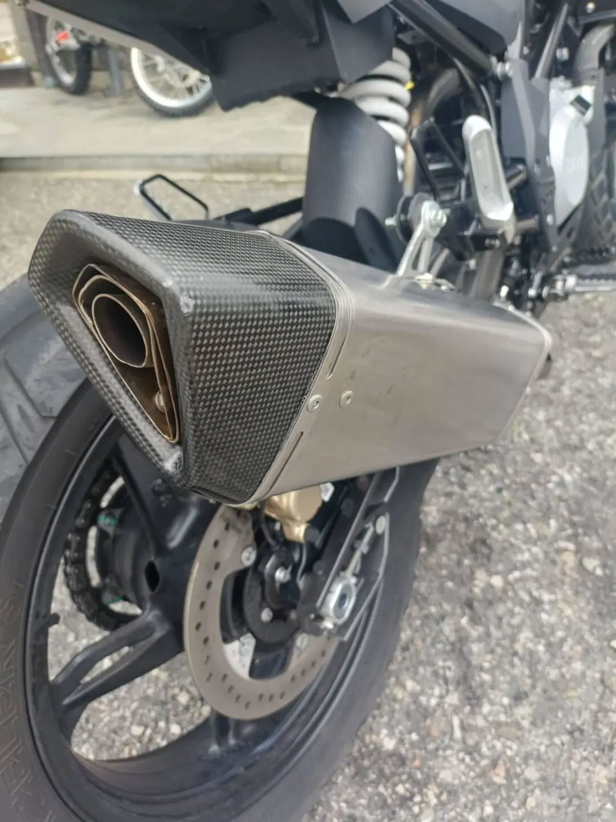 SCARICO OMOLOGATO FONDELLO IN CARBONIO BMW GS 310 FRATELLI FRESCO (3)