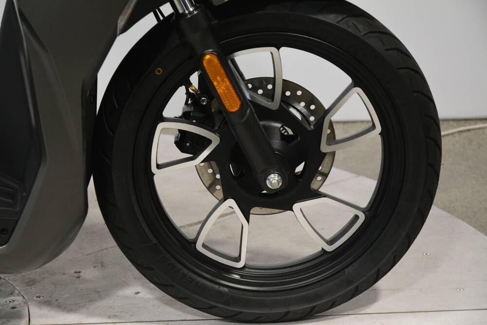 Voge Sfida SR16 200 (2025) (5)