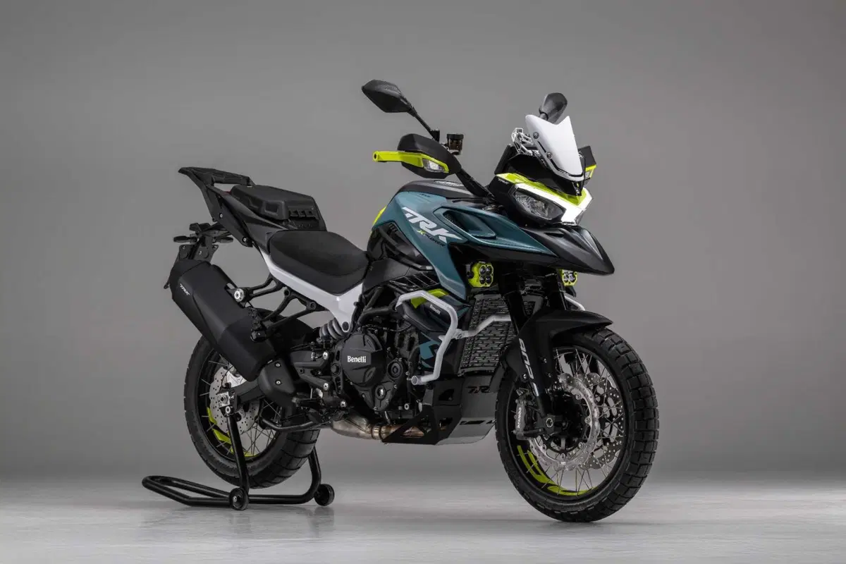 Benelli svela a EICMA la nuova TRK 902 in due versioni: Explorer e Stradale