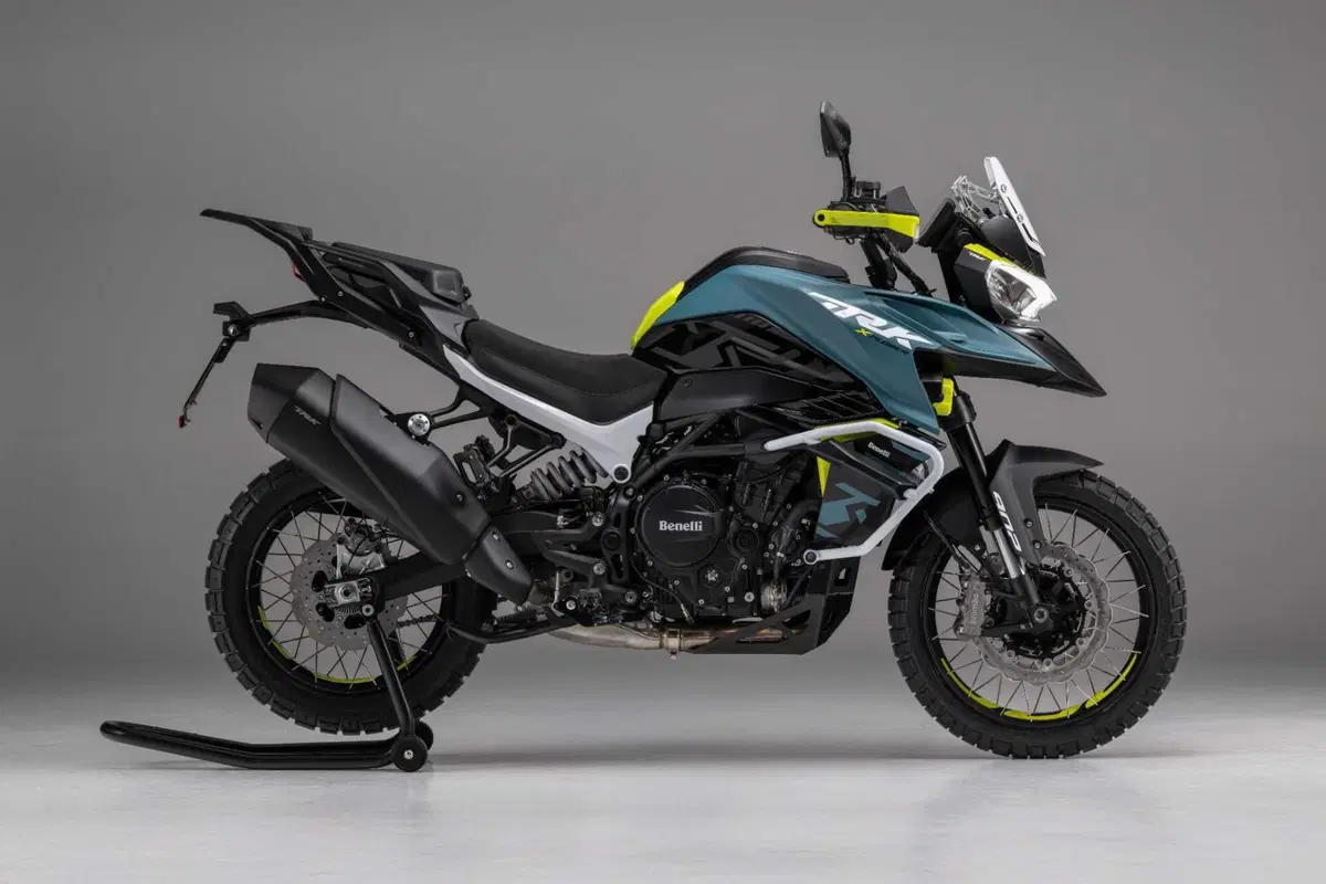 Benelli svela a EICMA la nuova TRK 902 in due versioni: Explorer e Stradale (2)