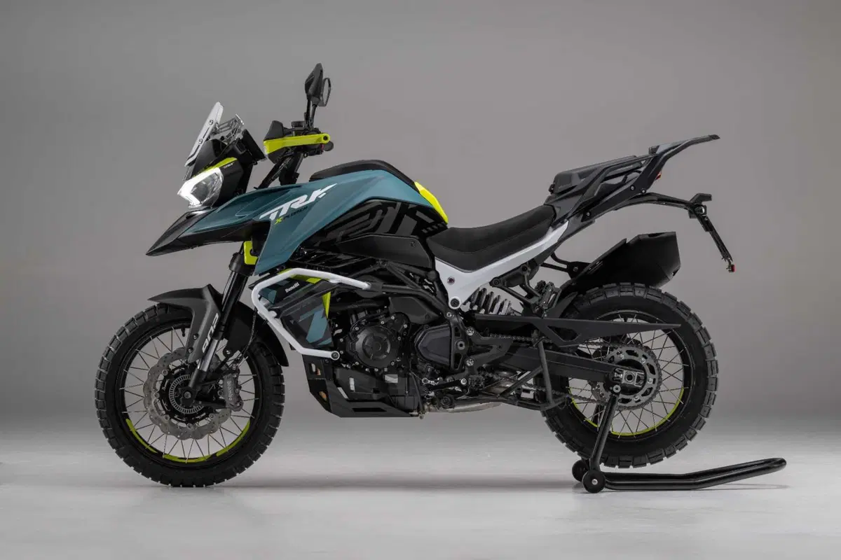 Benelli svela a EICMA la nuova TRK 902 in due versioni: Explorer e Stradale (3)