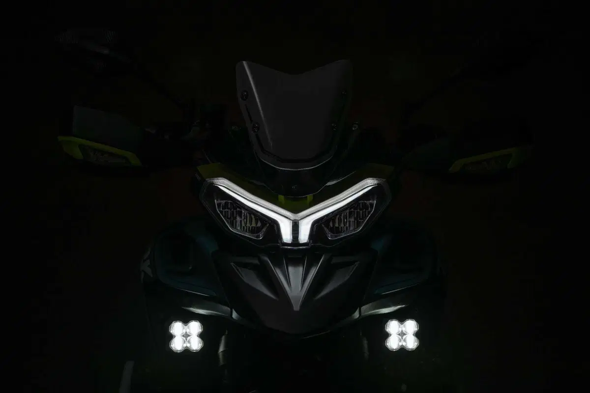 Benelli svela a EICMA la nuova TRK 902 in due versioni: Explorer e Stradale (4)