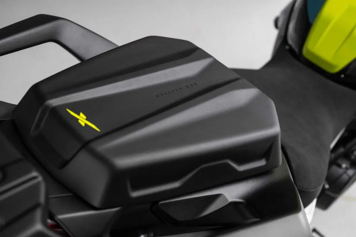 Benelli svela a EICMA la nuova TRK 902 in due versioni: Explorer e Stradale (9)
