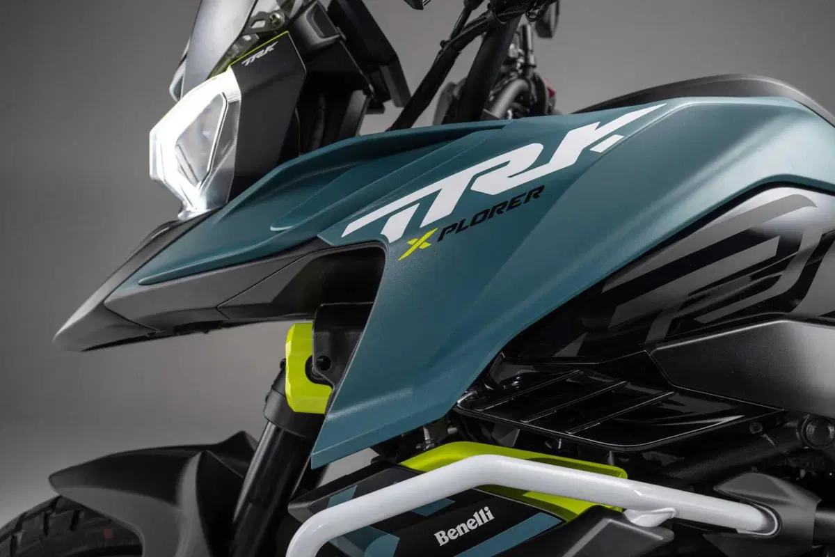 Benelli svela a EICMA la nuova TRK 902 in due versioni: Explorer e Stradale (11)