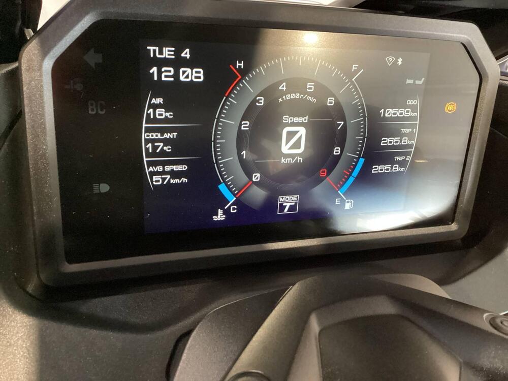 Yamaha T-Max 560 Tech Max (2025) (5)