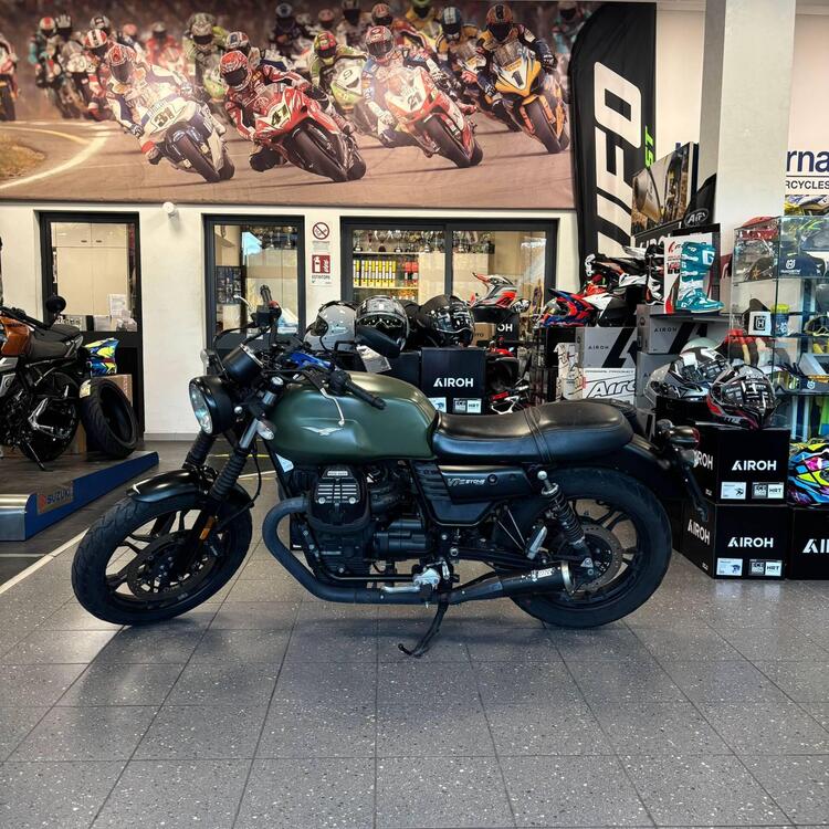 Moto Guzzi V7 III Stone (2017 - 20)