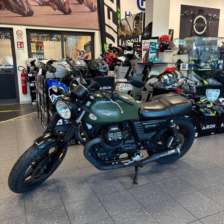 Moto Guzzi V7 III Stone (2017 - 20) (2)