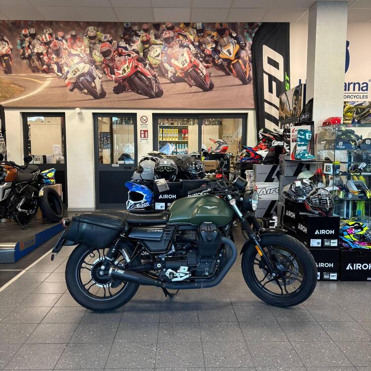 Moto Guzzi V7 III Stone (2017 - 20) (3)