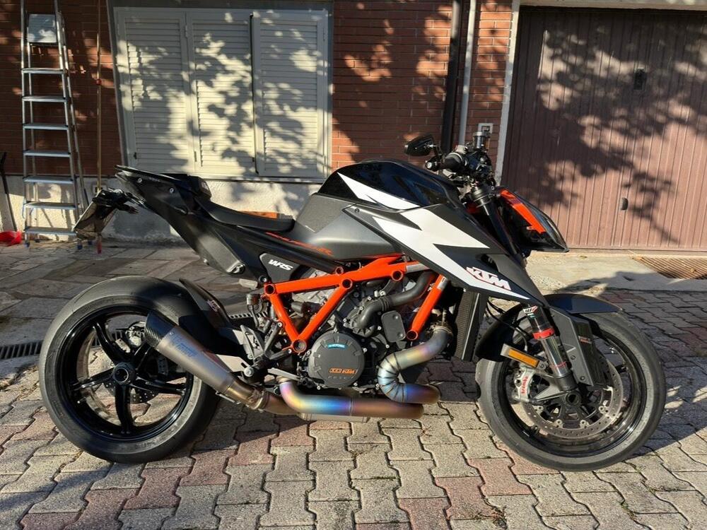 KTM 1290 Super Duke R (2020) (2)