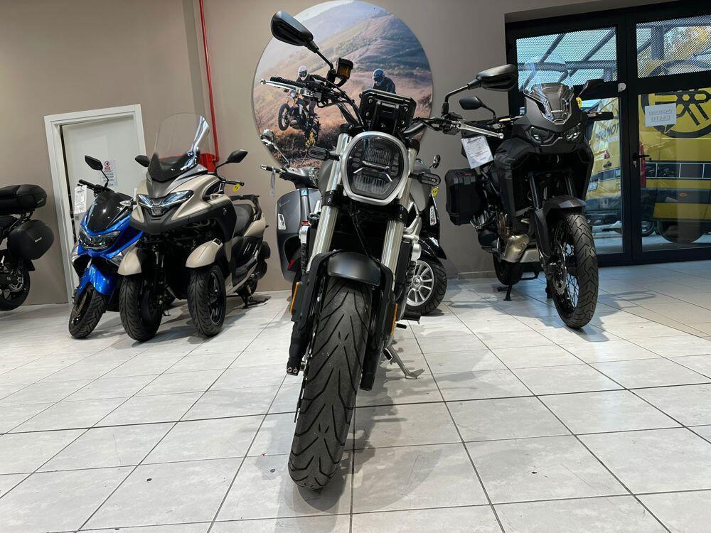 Voge Trofeo 500AC (2022 - 25) (3)