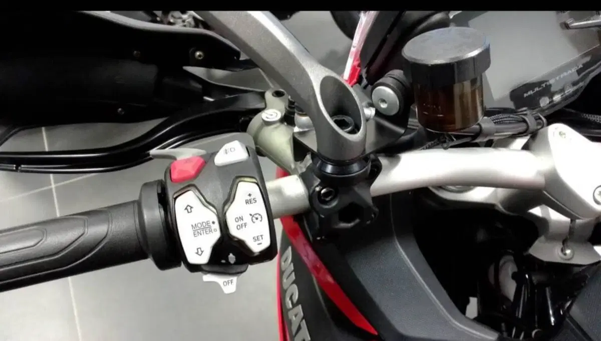 Ducati Multistrada V2 S (2022 - 24) (9)
