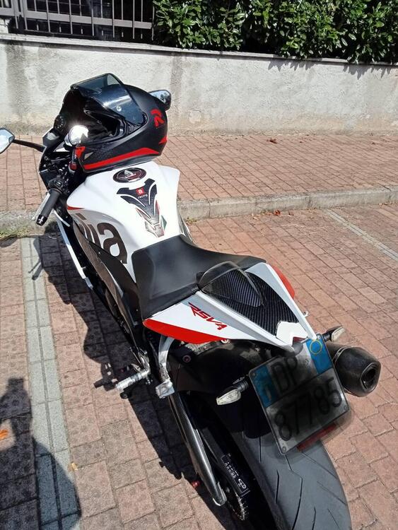 Aprilia RSV4 R (2009 - 12) (3)