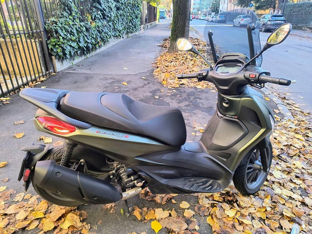Piaggio Beverly 300 S ABS-ASR (2021 - 25) (2)