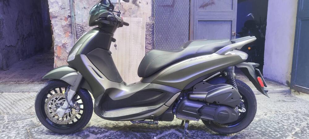 Piaggio Beverly 300 S i.e. ABS-ASR (2016 - 20) (2)
