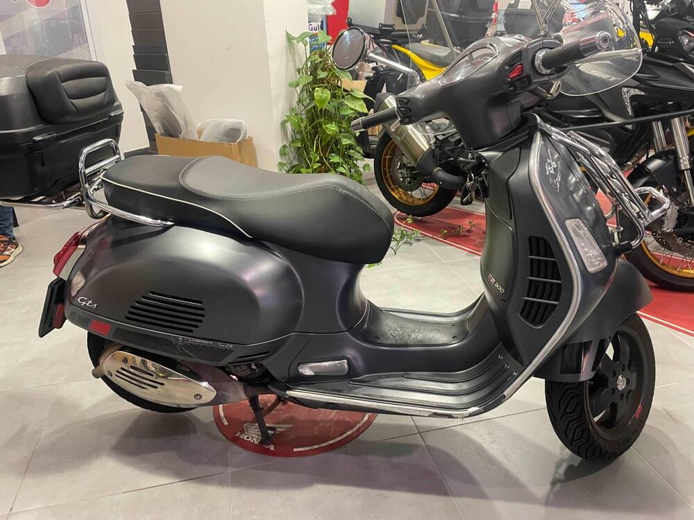 Vespa GTS 300 Super (2017 - 18) (3)