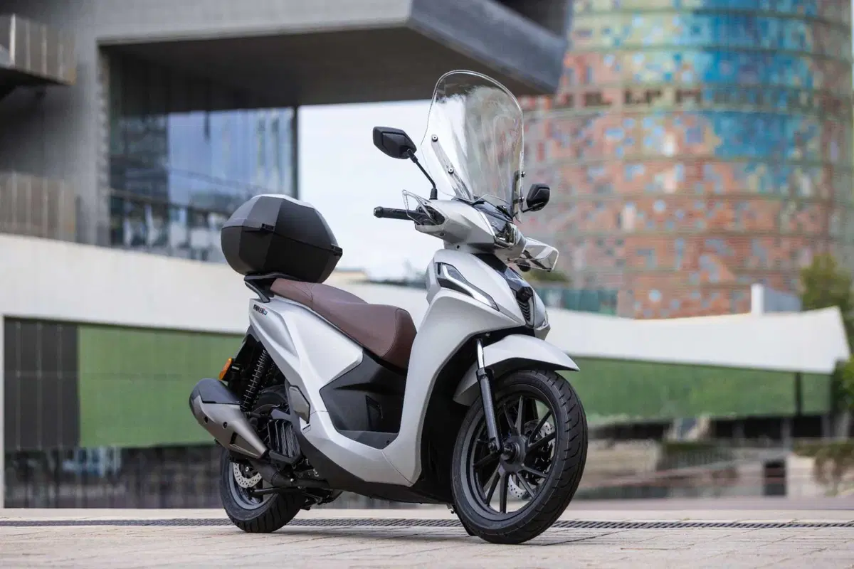 EICMA 2025: KYMCO presenta l'Agility NX e il People R... ibrido!
