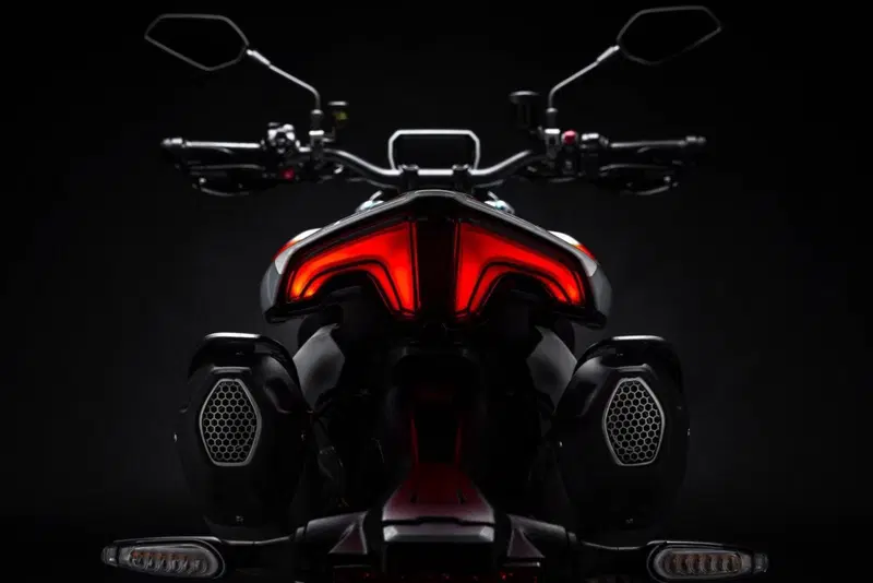 Ducati Hypermotard V2 SP (2026) (9)