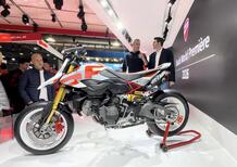 Ducati Hypermotard V2 a EICMA 2025: 120 CV e 13 KG in meno per i 20 anni dell'icona [VIDEO]
