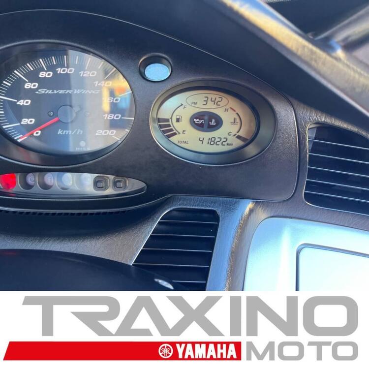 Honda Silver Wing 600 (2001 - 05) (5)