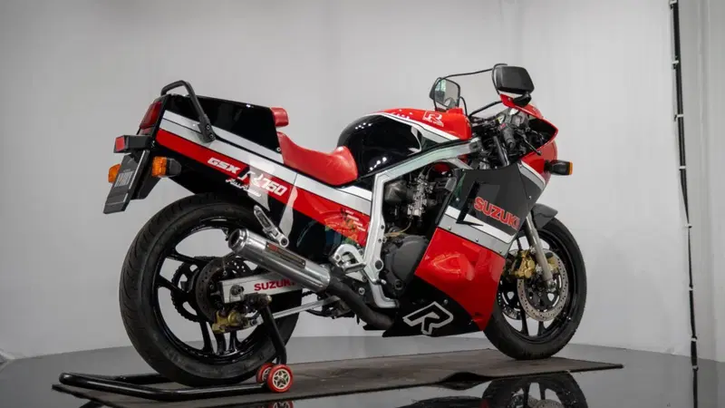 Suzuki GSX-R 750 (7)