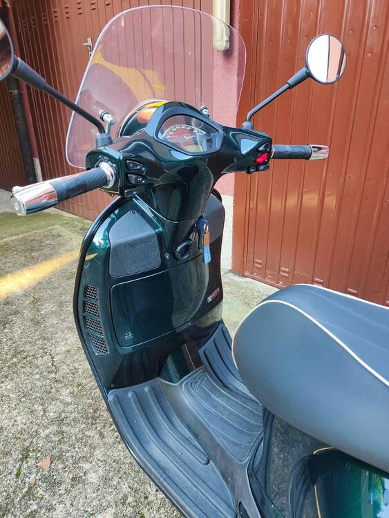 Vespa GTS 300 Super Racing Sixties Hpe (2021 - 22) (3)