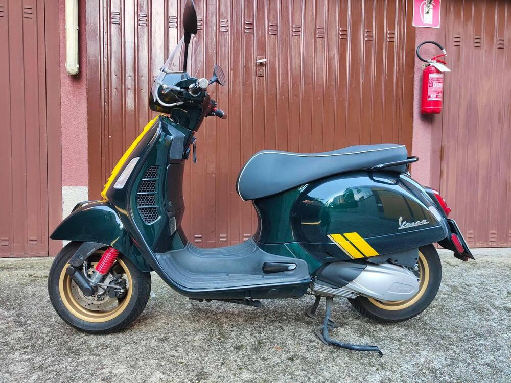 Vespa GTS 300 Super Racing Sixties Hpe (2021 - 22)