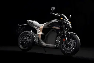 Debutta a EICMA 2025 la prima moto elettrica di Honda: la WN7 [VIDEO]