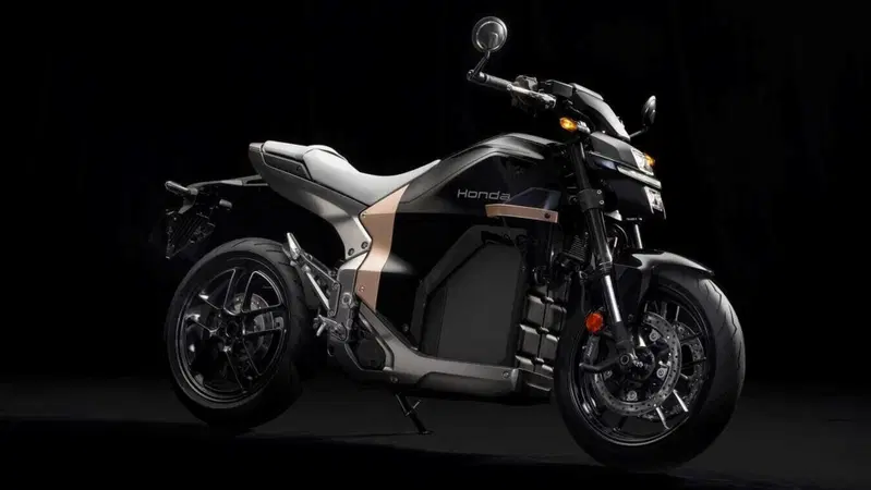 Debutta a EICMA 2025 la prima moto elettrica di Honda: la WN7 [VIDEO]