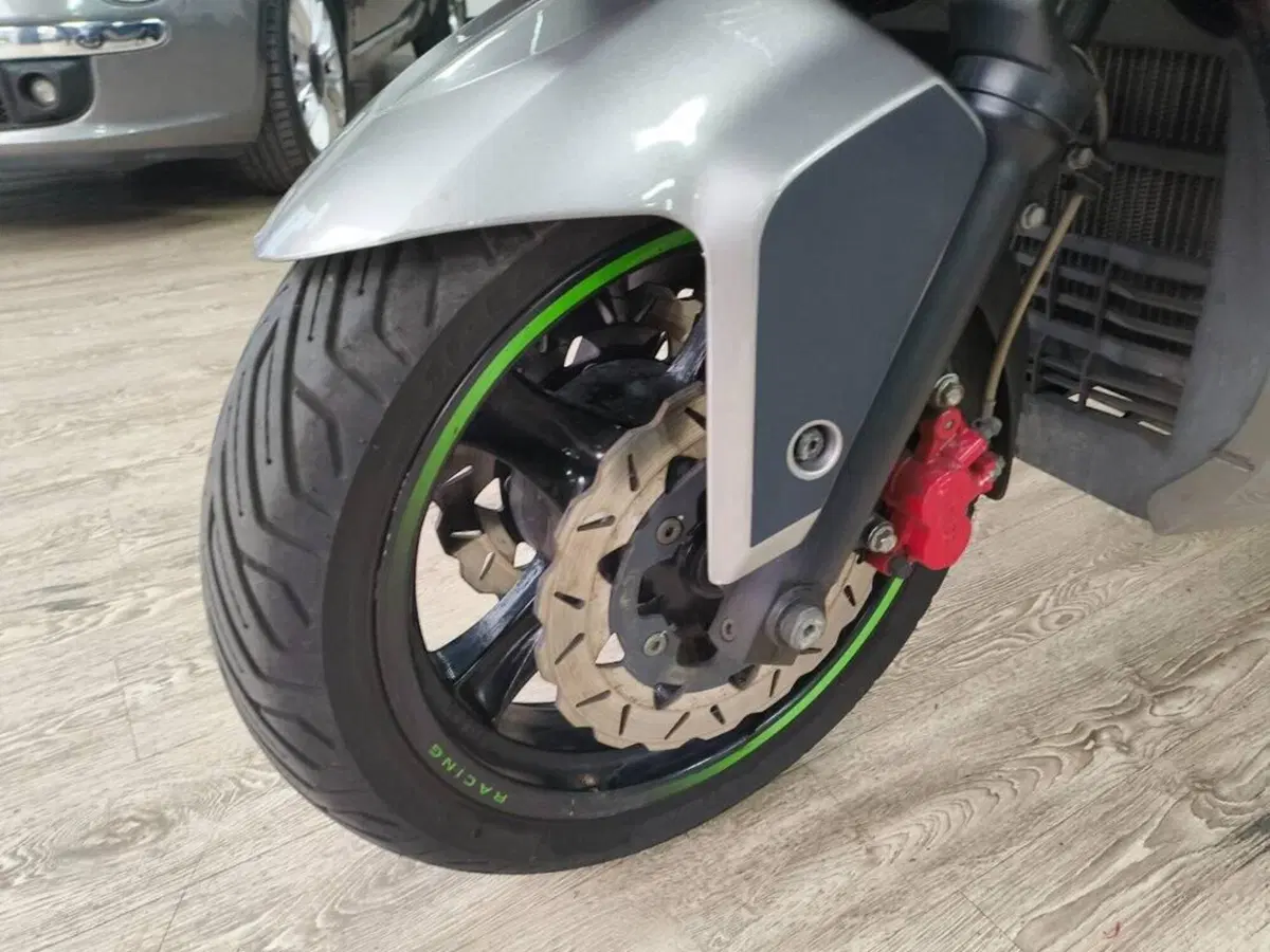 Kymco Xciting 300i (14)
