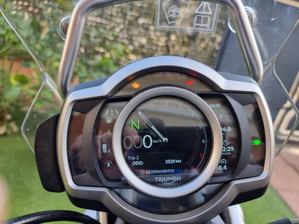 Triumph Scrambler 1200 XE Bond Edition (2020) (2)