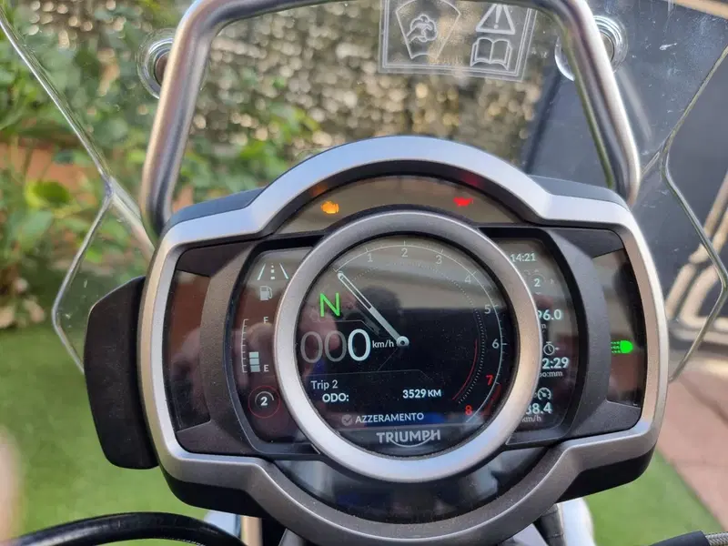 Triumph Scrambler 1200 XE Bond Edition (2020) (2)