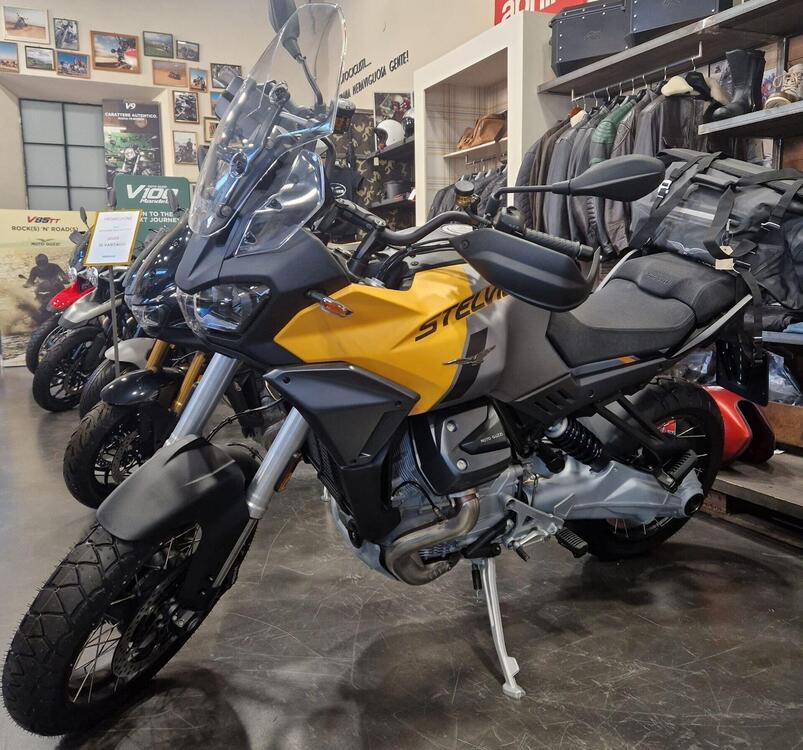 Moto Guzzi Stelvio (2024 - 25)