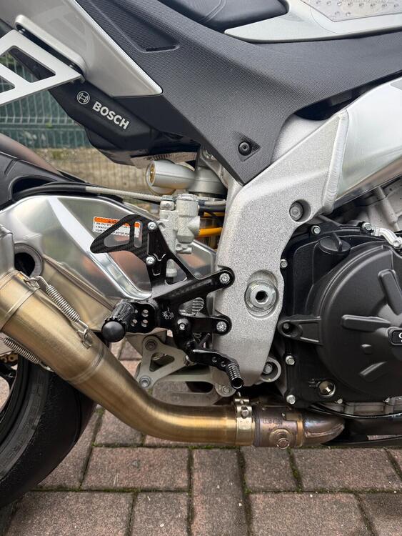 Aprilia Tuono V4 Factory (2015 - 17) (4)