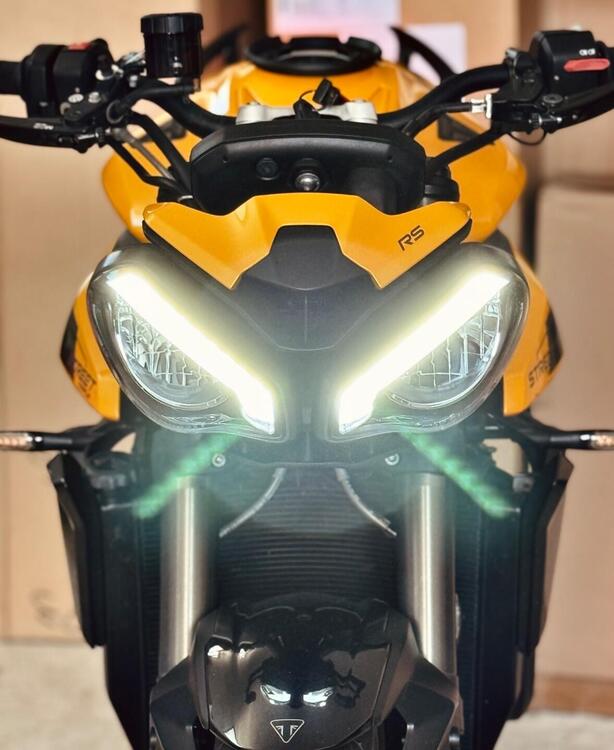 Triumph Street Triple 765 RS (2023 - 25) (2)