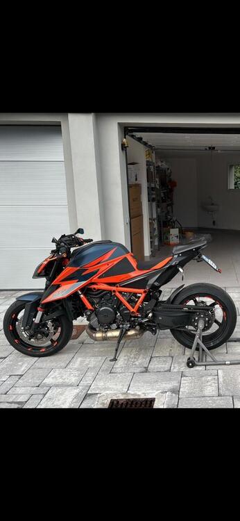 KTM 1290 Super Duke R (2020) (2)