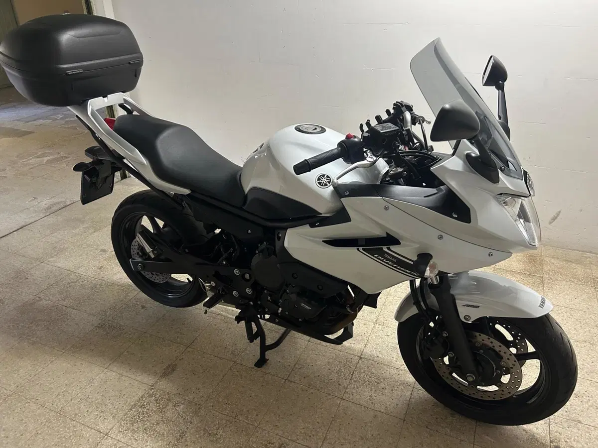 Yamaha XJ6 Diversion ABS (2009 - 15) (2)