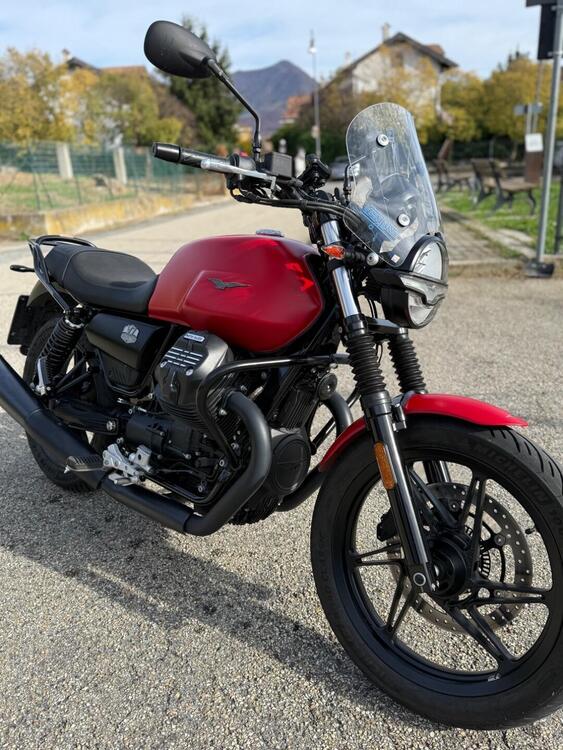 Moto Guzzi V7 Stone (2021 - 24)