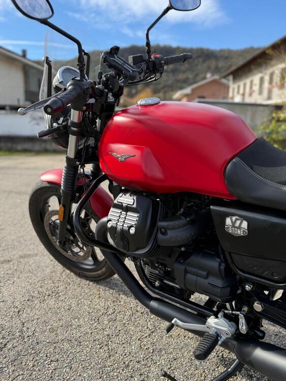 Moto Guzzi V7 Stone (2021 - 24) (3)