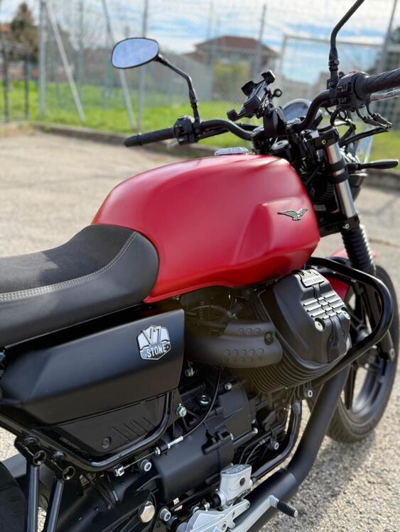 Moto Guzzi V7 Stone (2021 - 24) (5)