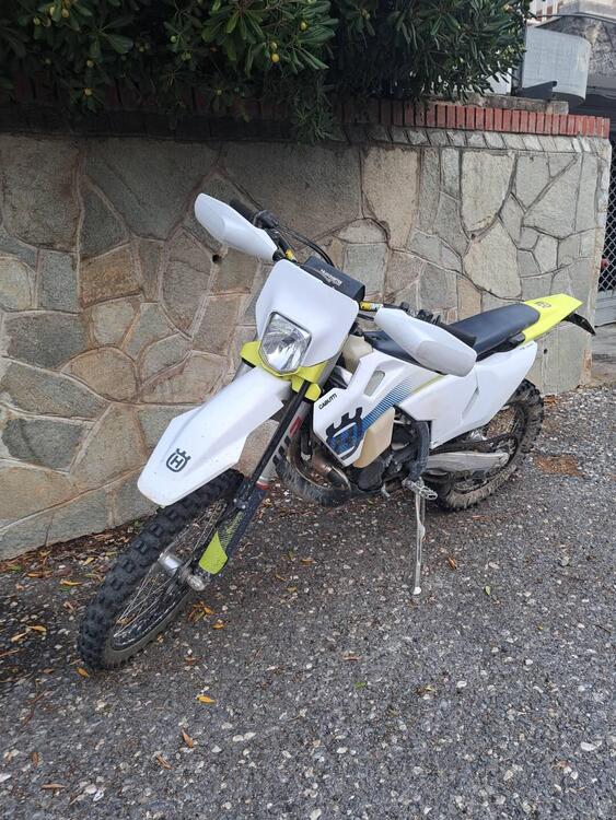 Husqvarna TE 300 (2024) (4)