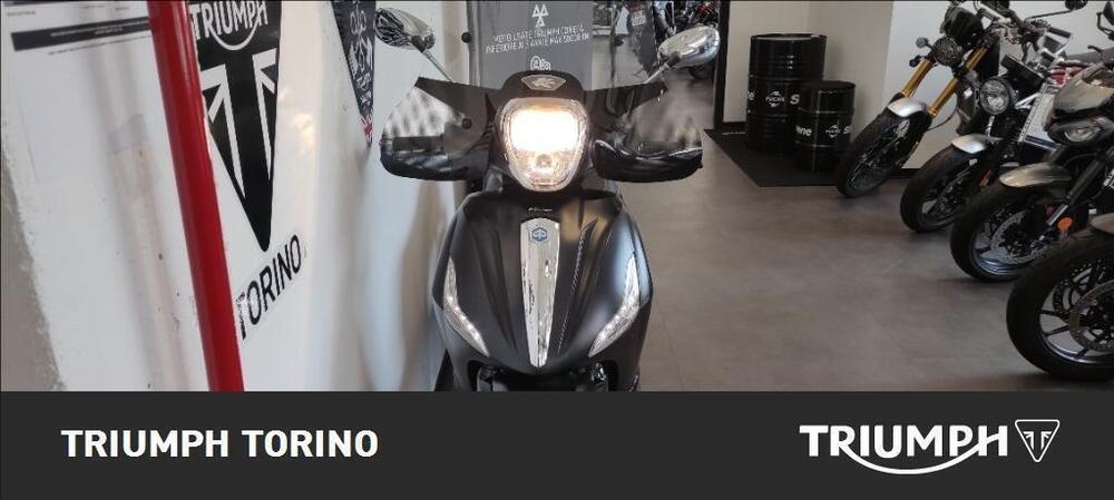 Piaggio Beverly 300 i.e. Police ABS-ASR (2017 - 20) (4)