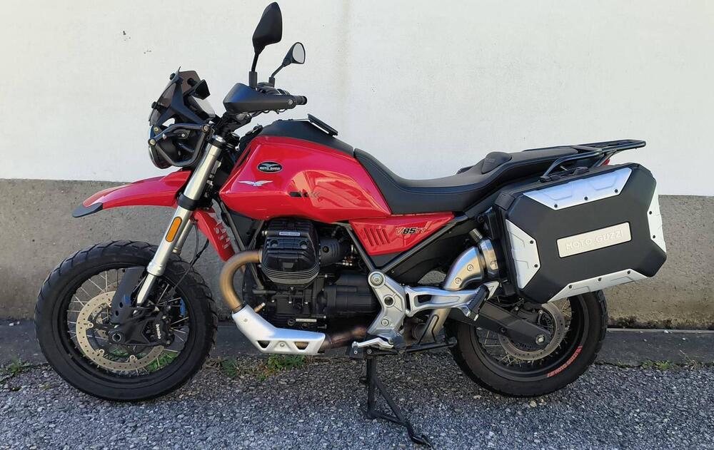 Moto Guzzi V85 TT Travel (2020)